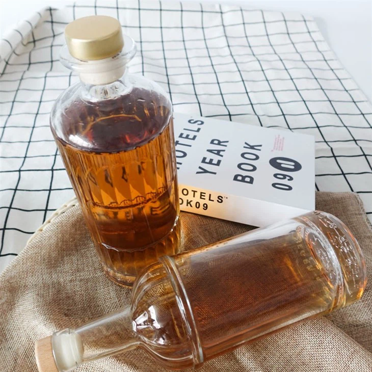 750ml 730g Round Traditional Transparent Flint Glass Liquor Vodka Bottle