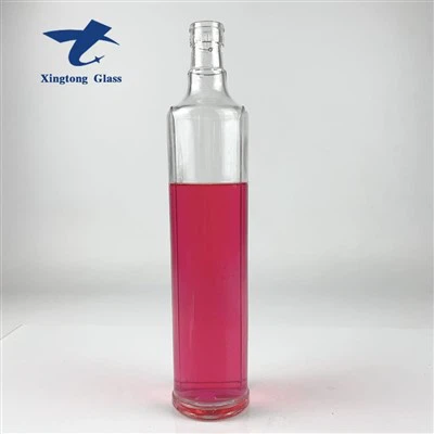 Plānas, garas Guala vāciņa viskija stikla pudeles